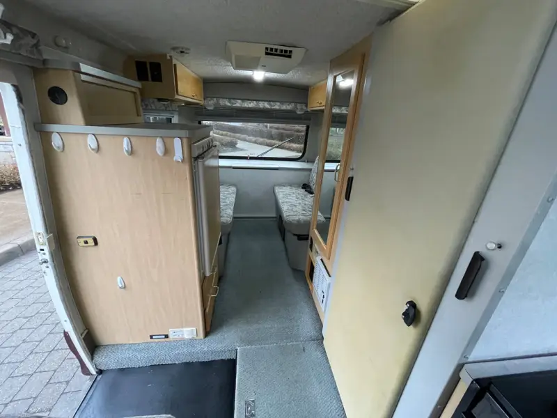 2000 Winnebago Rialta 22FD photo 5