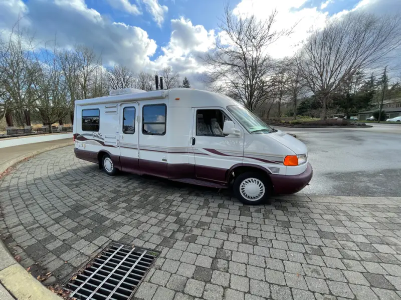2000 Winnebago Rialta 22FD photo 14