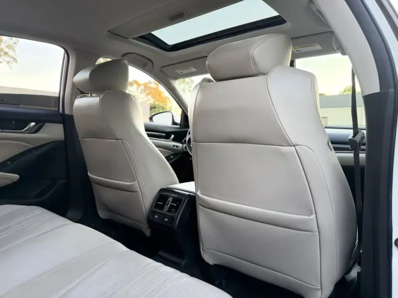 2022 Honda Accord photo 12