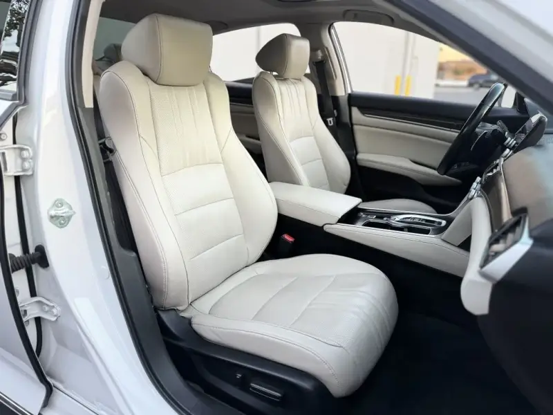 2022 Honda Accord photo 13