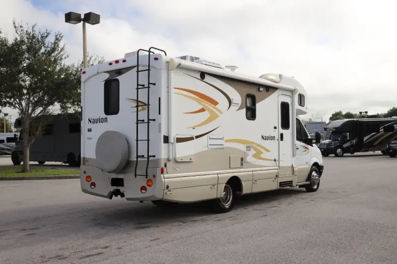 2013 Itasca Navion 24M photo 2