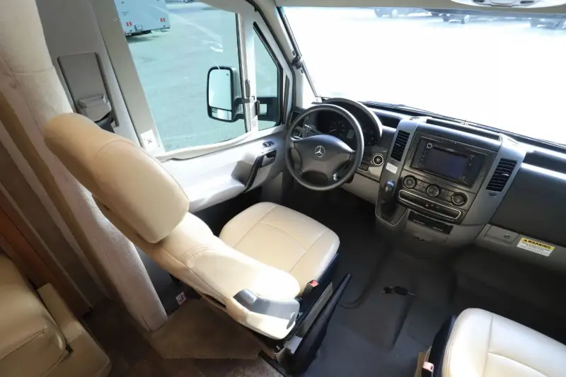 2013 Itasca Navion 24M photo 20