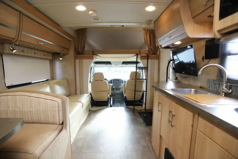 2013 Itasca Navion 24M photo 9