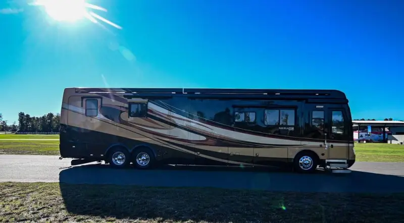 2008 Holiday Rambler Navigator photo 2
